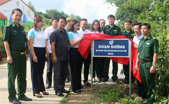 Bộ Chỉ huy Bộ đội Bi&ecirc;n ph&ograve;ng tỉnh v&agrave; Hội Li&ecirc;n hiệp Phụ nữ tỉnh Ninh B&igrave;nh tổ chức c&aacute;c hoạt động &ldquo;Đồng h&agrave;nh c&ugrave;ng phụ nữ bi&ecirc;n cương&rdquo; tại tỉnh L&agrave;o Cai