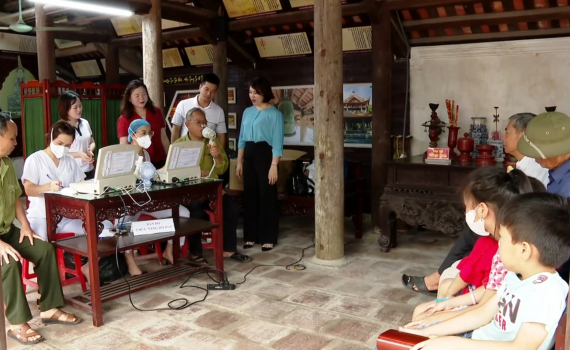Kh&aacute;m bệnh, cấp thuốc miễn ph&iacute; cho người d&acirc;n huyện Gia Viễn