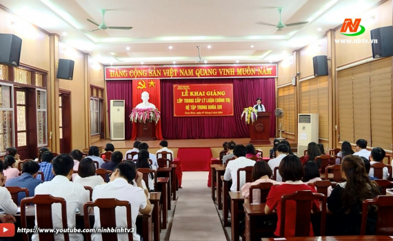 Khai giảng lớp trung cấp l&yacute; luận ch&iacute;nh trị hệ tập trung kh&oacute;a 14