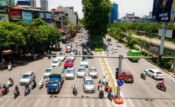 Thời tiết h&ocirc;m nay (15-6): H&agrave; Nội ng&agrave;y nắng n&oacute;ng gay gắt, chiều tối mưa to