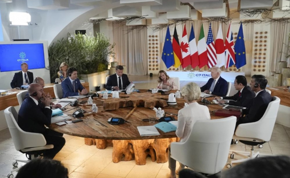 G&aacute;nh nặng trọng tr&aacute;ch của G7