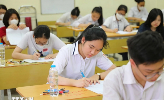 Trường THPT chuy&ecirc;n Khoa học X&atilde; hội v&agrave; Nh&acirc;n văn c&ocirc;ng bố điểm thi v&agrave;o lớp 10