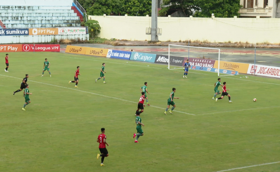 Ph&ugrave; Đổng Ninh B&igrave;nh thắng Trường Tươi B&igrave;nh Phước 1-0