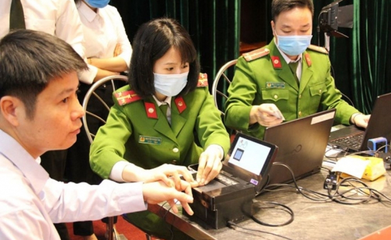 Căn cước c&ocirc;ng d&acirc;n c&ograve;n hạn sử dụng th&igrave; kh&ocirc;ng cần đổi sang thẻ căn cước