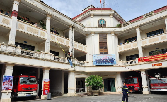 Tuy&ecirc;n truyền, thực h&agrave;nh chữa ch&aacute;y v&agrave; cứu nạn, cứu hộ cho c&aacute;c cơ sở kinh doanh c&oacute; điều kiện về an ninh trật tự tại TP Ninh B&igrave;nh