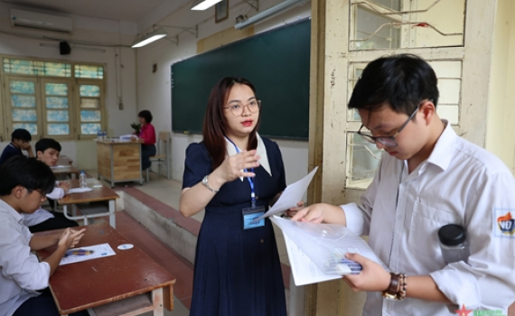 7 th&iacute; sinh bị đ&igrave;nh chỉ trong buổi thi đầu ti&ecirc;n