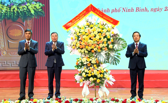 Long trọng Kỷ niệm 70 năm ng&agrave;y giải ph&oacute;ng th&agrave;nh phố Ninh B&igrave;nh