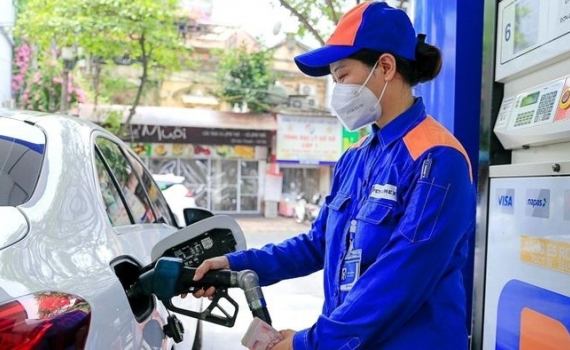 Từ chiều nay, gi&aacute; xăng đồng loạt tăng