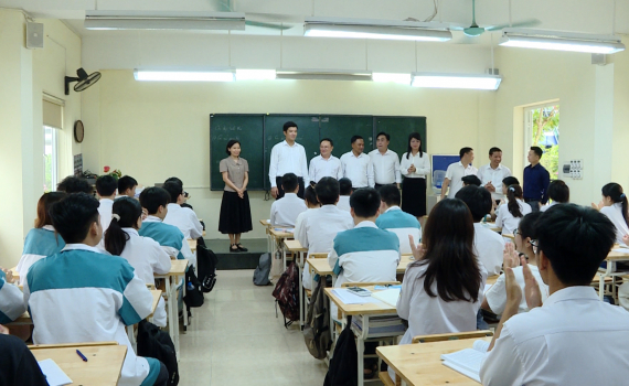 Đo&agrave;n c&ocirc;ng t&aacute;c Sở Gi&aacute;o dục v&agrave; Thể thao tỉnh U-Đ&ocirc;m-Xay (L&agrave;o) l&agrave;m việc tại Ninh B&igrave;nh