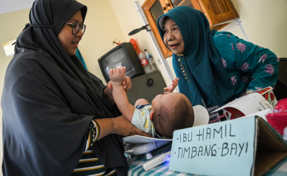 Hạ viện Indonesia th&ocirc;ng qua luật mới k&eacute;o d&agrave;i thời gian nghỉ thai sản