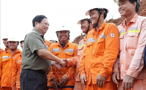 Mở đợt thi đua nước r&uacute;t ho&agrave;n th&agrave;nh x&acirc;y dựng đường d&acirc;y 500kV mạch 3