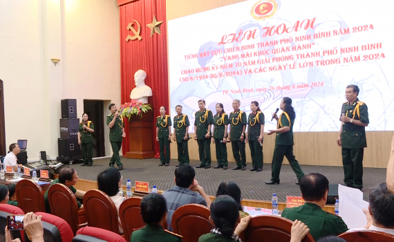 Li&ecirc;n hoan tiếng h&aacute;t cựu chiến binh th&agrave;nh phố Ninh B&igrave;nh