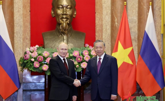 Chủ tịch nước T&ocirc; L&acirc;m hội đ&agrave;m với Tổng thống Li&ecirc;n bang Nga Vladimir Putin