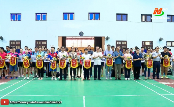 Khai mạc Giải b&oacute;ng b&agrave;n c&aacute;c c&acirc;u lạc bộ th&agrave;nh phố Ninh B&igrave;nh năm 2024