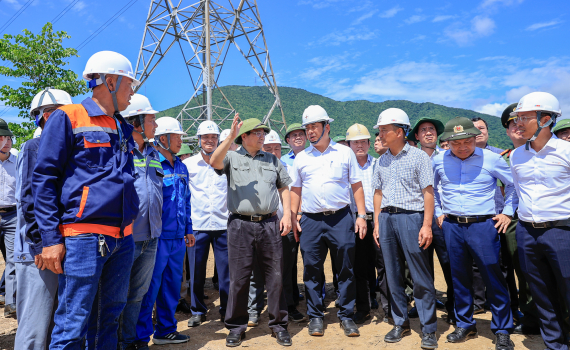 Thủ tướng biểu dương c&aacute;c đơn vị vượt mọi kh&oacute; khăn, nỗ lực thi c&ocirc;ng c&ocirc;ng tr&igrave;nh đường d&acirc;y 500 kV mạch 3