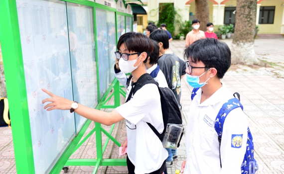 Mở lại c&aacute;nh cửa cho th&iacute; sinh khối thi Văn - Sử - Địa