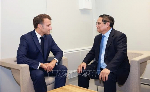 Thủ tướng Phạm Minh Ch&iacute;nh hội kiến Tổng thống Ph&aacute;p Emmanuel Macron