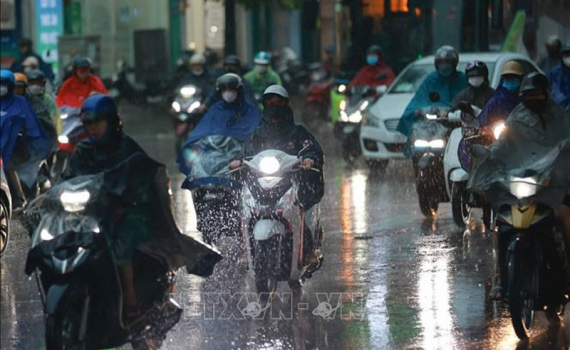 Thời tiết h&ocirc;m nay (10-6): Đ&ocirc;ng Bắc Bộ, T&acirc;y Bắc Bộ c&oacute; mưa vừa, mưa to v&agrave; d&ocirc;ng
