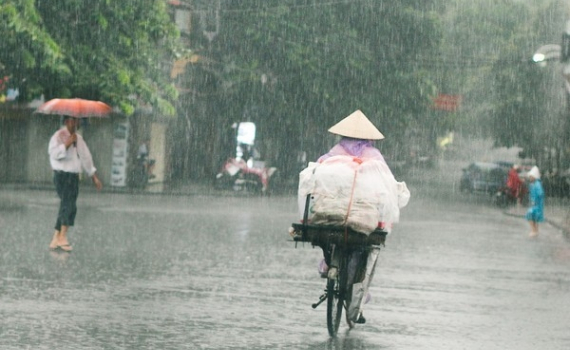 Thời tiết h&ocirc;m nay (16-6): Miền Bắc tiếp tục mưa d&ocirc;ng, Trung Bộ nắng n&oacute;ng cao điểm