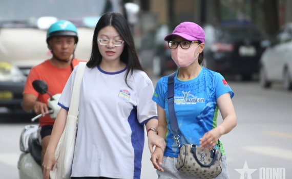 Th&iacute; sinh bước v&agrave;o ng&agrave;y thi thứ hai với nhiều điều mới