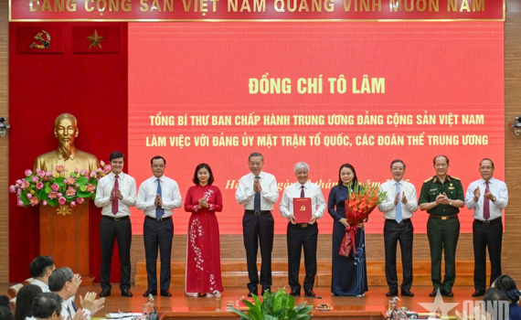 Tổng B&iacute; thư T&ocirc; L&acirc;m l&agrave;m việc với Đảng ủy Mặt trận Tổ quốc, c&aacute;c đo&agrave;n thể Trung ương