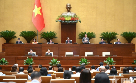 Quốc hội th&ocirc;ng qua Luật Tổ chức ch&iacute;nh quyền địa phương (sửa đổi)