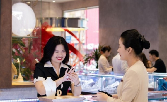 Gi&aacute; v&agrave;ng h&ocirc;m nay (11-6): Tăng vọt, vượt 118 triệu đồng/lượng