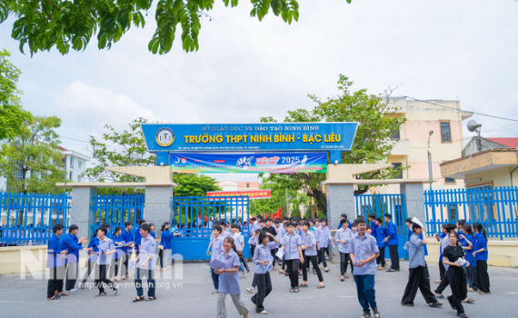 Kết th&uacute;c Kỳ thi tuyển sinh lớp 10 THPT năm học 2025-2026 đối với hệ kh&ocirc;ng chuy&ecirc;n