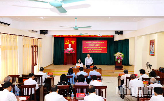 Thống nhất sắp xếp, tinh gọn c&aacute;c Hội quần ch&uacute;ng do Đảng, Nh&agrave; nước giao nhiệm vụ theo hướng tinh gọn, hiệu lực, hiệu quả