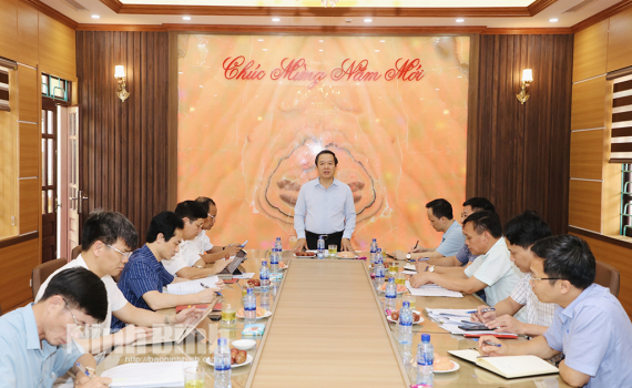 Đồng ch&iacute; Chủ tịch UBND tỉnh kiểm tra c&ocirc;ng t&aacute;c sắp xếp, chuẩn bị điều kiện cho việc vận h&agrave;nh đơn vị h&agrave;nh ch&iacute;nh cấp x&atilde; mới