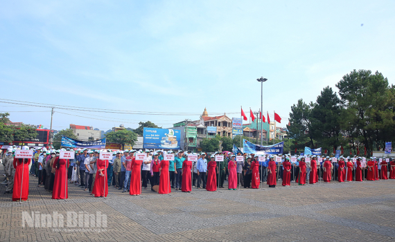 Ph&aacute;t động Ng&agrave;y M&ocirc;i trường thế giới, k&ecirc;u gọi "Chống &ocirc; nhiễm nhựa"