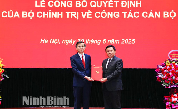 Học viện Ch&iacute;nh trị Quốc gia Hồ Ch&iacute; Minh c&ocirc;ng bố Quyết định của Bộ Ch&iacute;nh trị về c&ocirc;ng t&aacute;c c&aacute;n bộ