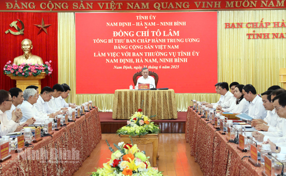 Đồng ch&iacute; Tổng B&iacute; thư T&ocirc; L&acirc;m v&agrave; Đo&agrave;n c&ocirc;ng t&aacute;c của Trung ương l&agrave;m việc với Ban Thường vụ Tỉnh ủy c&aacute;c tỉnh Nam Định-H&agrave; Nam-Ninh B&igrave;nh