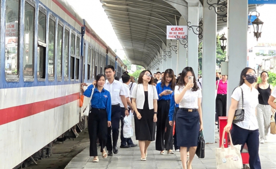 Tổ chức đo&agrave;n t&agrave;u chuy&ecirc;n dụng đưa đ&oacute;n y, b&aacute;c sĩ giữa H&agrave; Nội v&agrave; Ninh B&igrave;nh