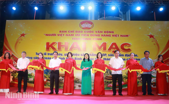 Khai mạc Tuần lễ trưng b&agrave;y, giới thiệu sản phẩm OCOP, sản phẩm đặc sản, n&ocirc;ng sản an to&agrave;n tỉnh Ninh B&igrave;nh v&agrave; c&aacute;c tỉnh l&acirc;n cận