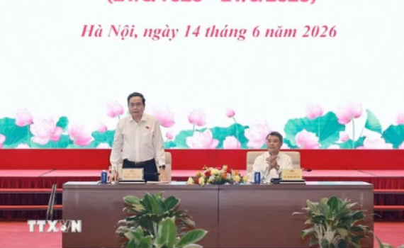 Thủ tướng Ch&iacute;nh phủ v&agrave; Chủ tịch Quốc hội gặp mặt l&atilde;nh đạo c&aacute;c cơ quan b&aacute;o ch&iacute;