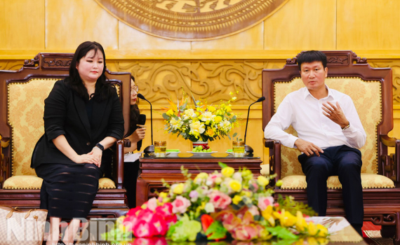 Đồng ch&iacute; B&iacute; thư Tỉnh ủy Trần Huy Tuấn tiếp v&agrave; l&agrave;m việc với Đo&agrave;n c&ocirc;ng t&aacute;c của Tập đo&agrave;n TKG Taekwang