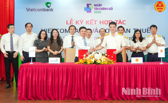 Vietcombank v&agrave; cơ quan Thuế k&yacute; kết hợp t&aacute;c, đồng h&agrave;nh hỗ trợ hộ kinh doanh chuyển đổi số
