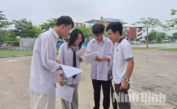 Th&iacute; sinh Ninh B&igrave;nh ho&agrave;n th&agrave;nh b&agrave;i thi m&ocirc;n Ngữ văn Kỳ thi Tốt nghiệp THPT năm 2026