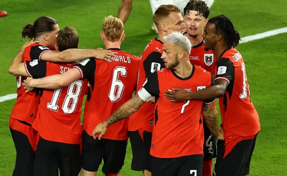 World Cup 2026: &Aacute;o gi&agrave;nh 3 điểm nhờ VAR v&agrave; b&agrave;n phản lưới