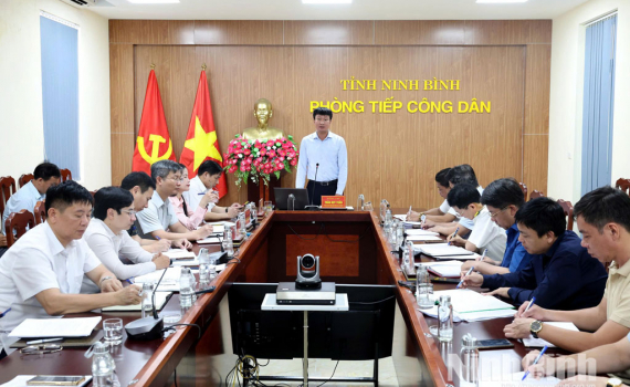 Đồng ch&iacute; B&iacute; thư Tỉnh ủy Trần Huy Tuấn tiếp c&ocirc;ng d&acirc;n định kỳ th&aacute;ng 6