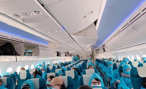350 c&ocirc;ng d&acirc;n Việt Nam từ Nhật Bản về nước an to&agrave;n
