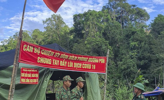 Chống nhập cảnh tr&aacute;i ph&eacute;p, l&iacute;nh bi&ecirc;n ph&ograve;ng tiếp tục ngủ rừng, b&aacute;m n&uacute;i