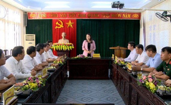 Đồng ch&iacute; B&iacute; thư Tỉnh ủy thăm v&agrave; l&agrave;m việc tại huyện Y&ecirc;n Kh&aacute;nh