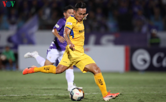 Đồng đội cũ C&ocirc;ng Phượng đạt cột mốc đ&aacute;ng nhớ ở V-League