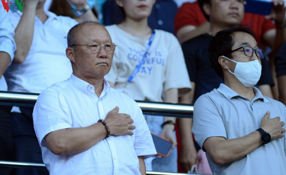 HLV Park Hang Seo dự kh&aacute;n trận đấu n&oacute;ng nhất v&ograve;ng 8 V-League 2020