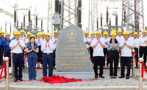 Lễ gắn biển c&ocirc;ng tr&igrave;nh đường d&acirc;y 110KV Kim Sơn - Nghĩa Hưng