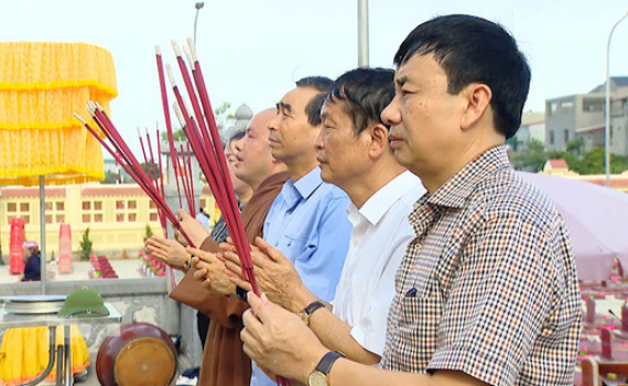 Lễ thắp nến tri &acirc;n c&aacute;c Anh h&ugrave;ng Liệt sỹ nh&acirc;n dịp 27/7