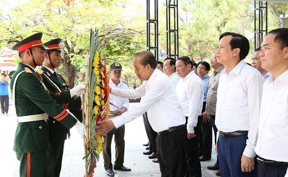 Sự hy sinh của c&aacute;c liệt sĩ đ&atilde; chuẩn bị cho đất nước ta nở hoa độc lập