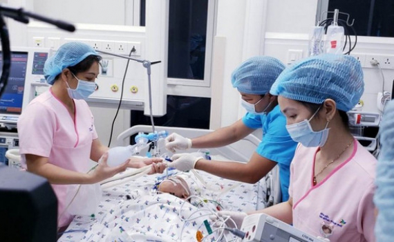 Sức khỏe của Tr&uacute;c Nhi-Diệu Nhi ổn định sau cuộc đại phẫu
